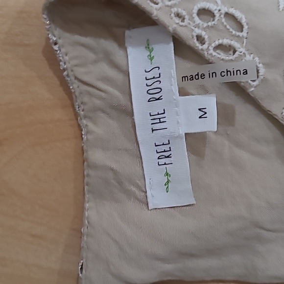 Free the Roses women's medium top - Picture 2 of 5